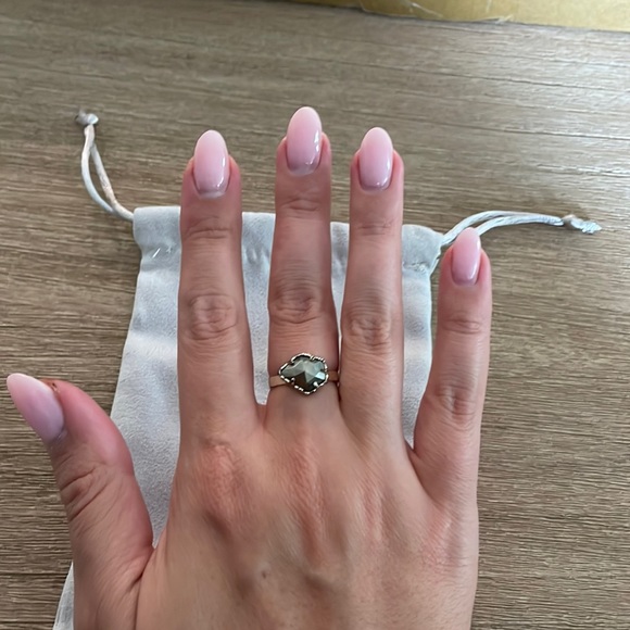 Kendra Scott ring, gold finish - Picture 4 of 4